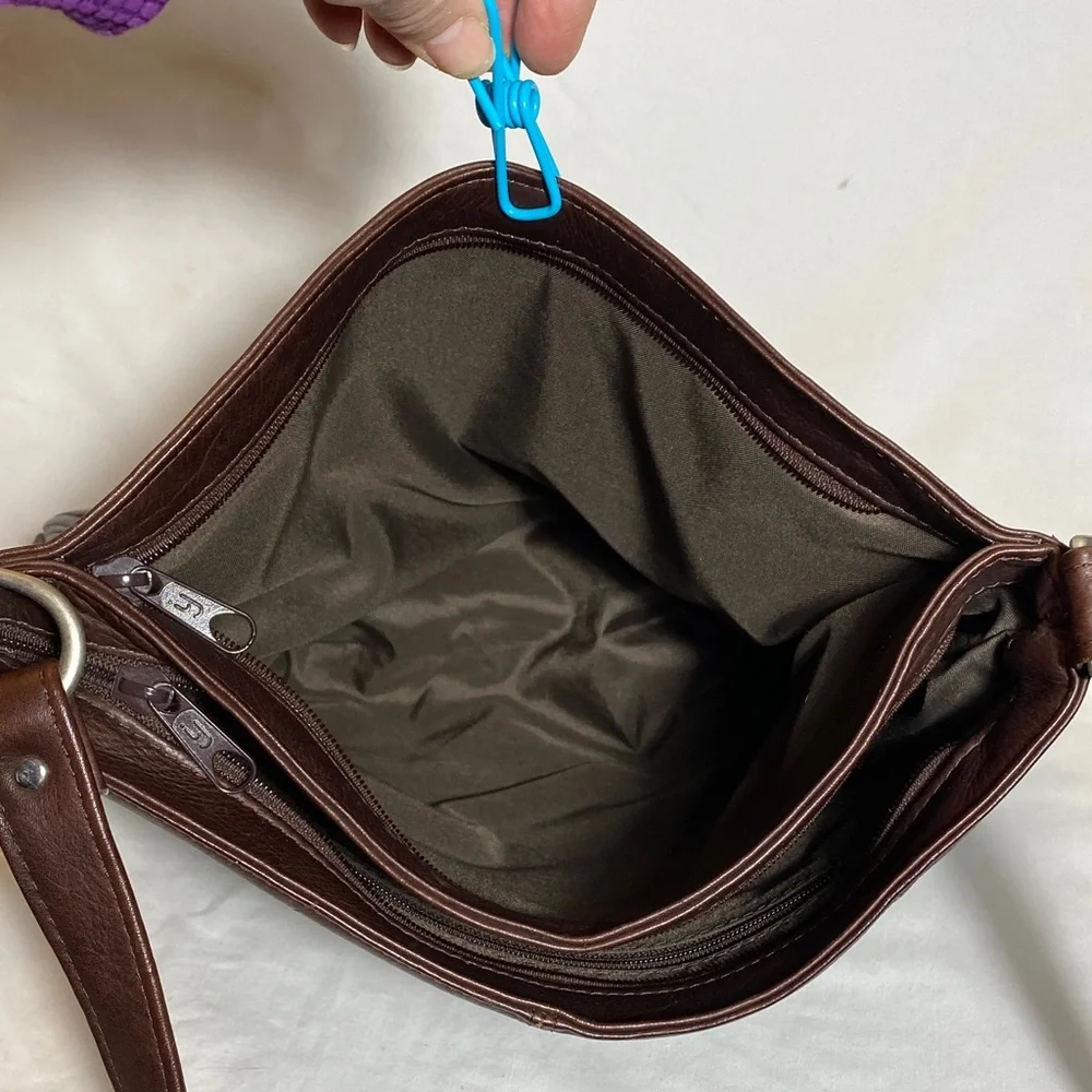 Brown Leather Crossbody/Shoulder Bag made in Bogota,Columbia - Picture 8 of 12